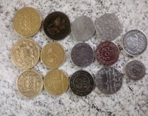 Tenho uma coleção de moedas antigas pra vender